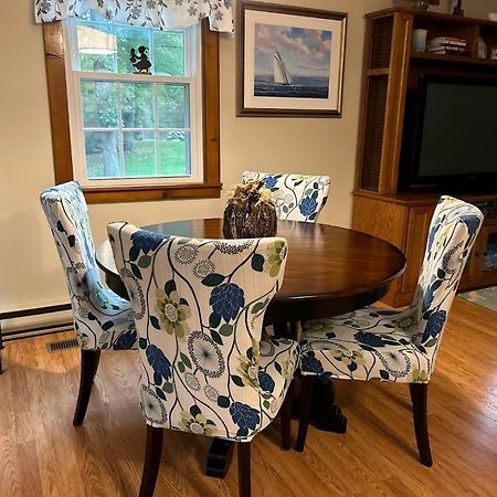Cozy Bungalow Just Minutes From Mystic, Westerly Beaches, Boating And Casinos! Bungalow Groton Exterior photo