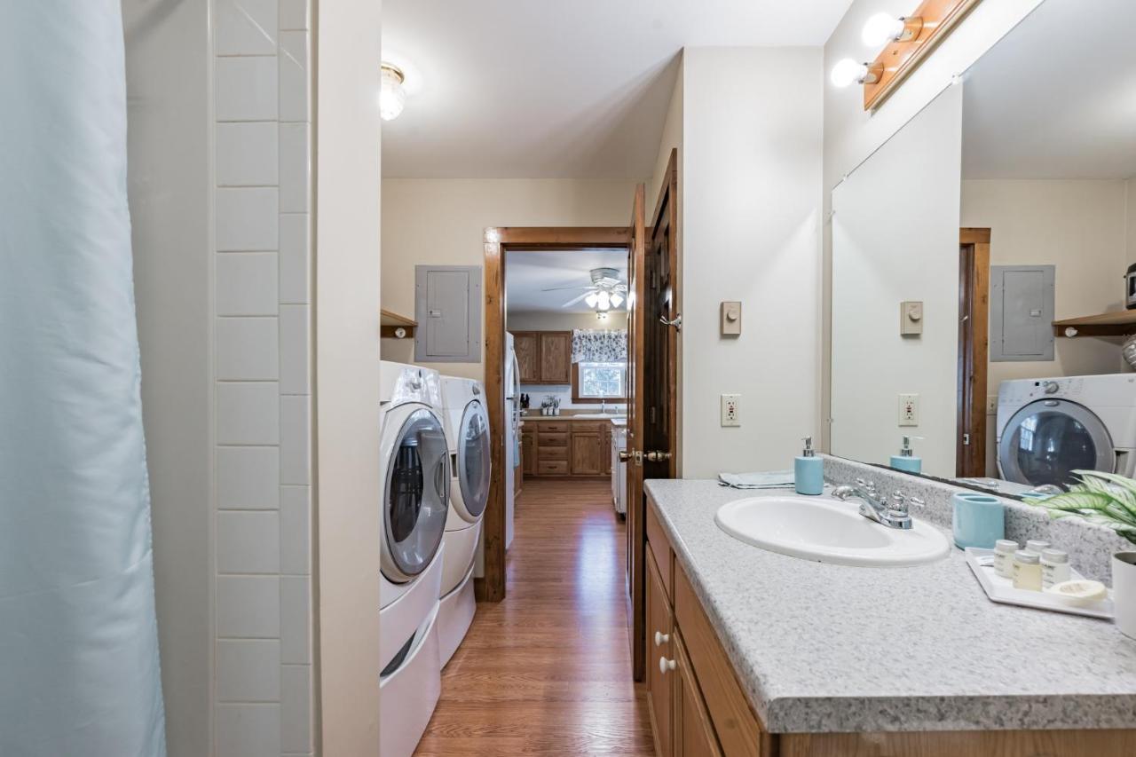 Cozy Bungalow Just Minutes From Mystic, Westerly Beaches, Boating And Casinos! Bungalow Groton Exterior photo