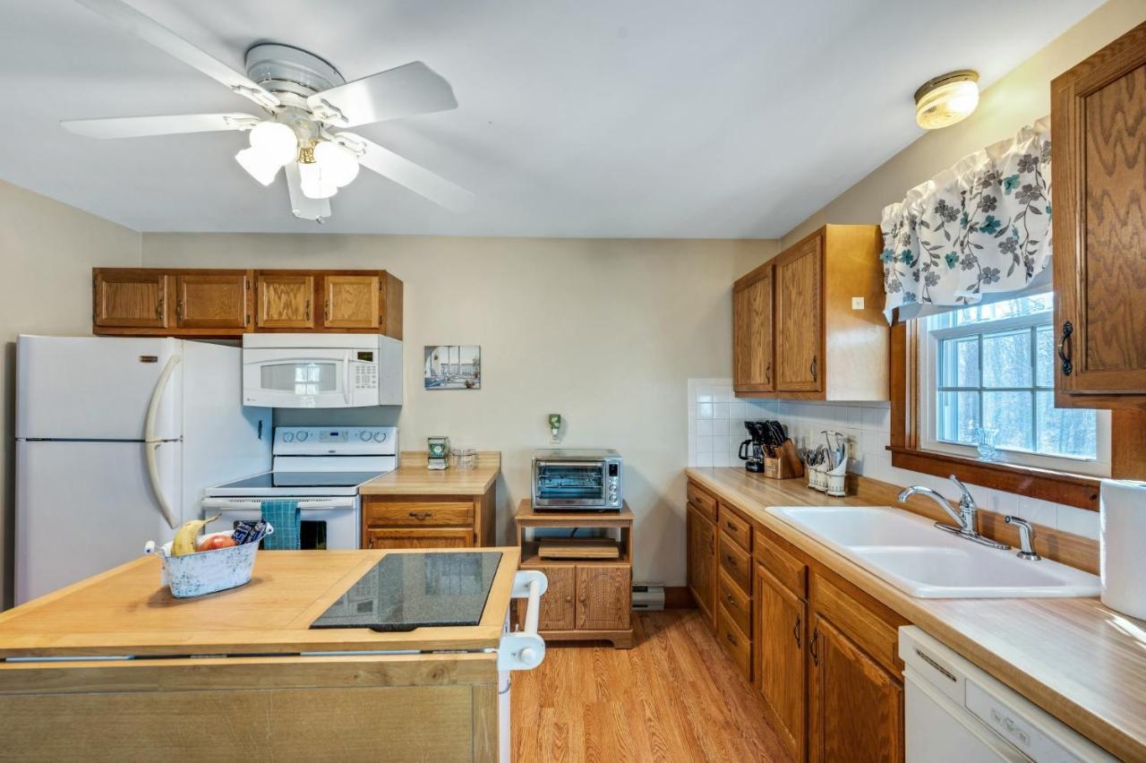 Cozy Bungalow Just Minutes From Mystic, Westerly Beaches, Boating And Casinos! Bungalow Groton Exterior photo
