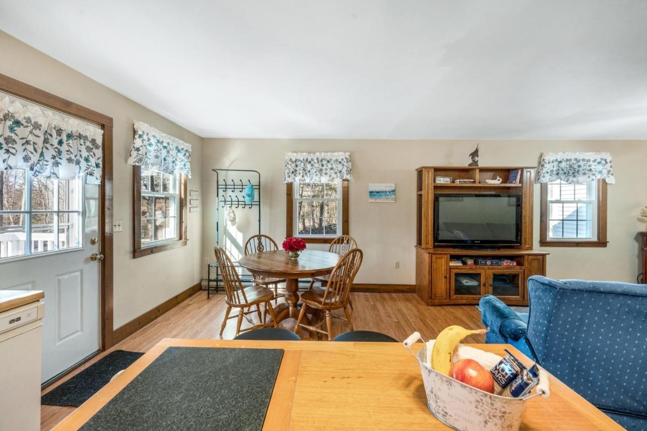 Cozy Bungalow Just Minutes From Mystic, Westerly Beaches, Boating And Casinos! Bungalow Groton Exterior photo
