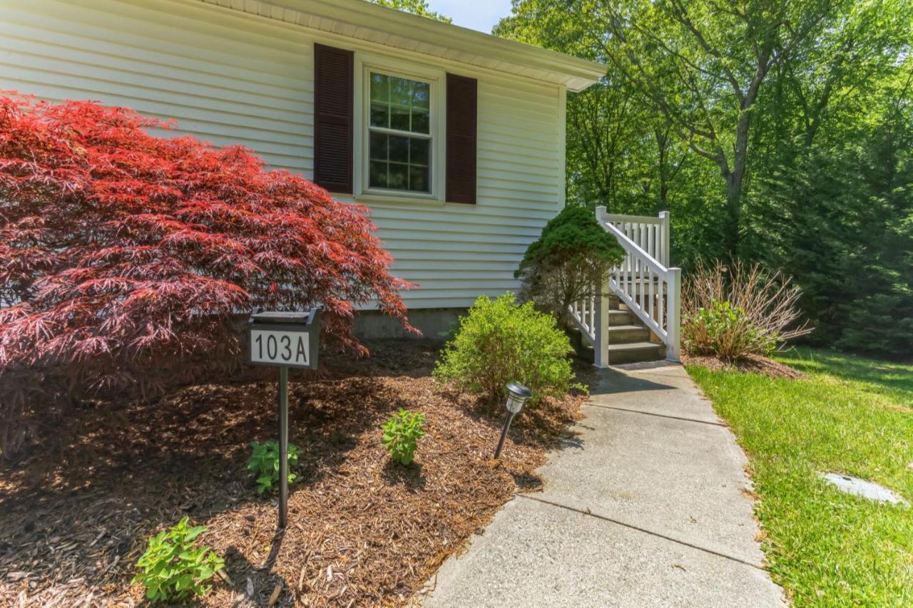 Cozy Bungalow Just Minutes From Mystic, Westerly Beaches, Boating And Casinos! Bungalow Groton Exterior photo