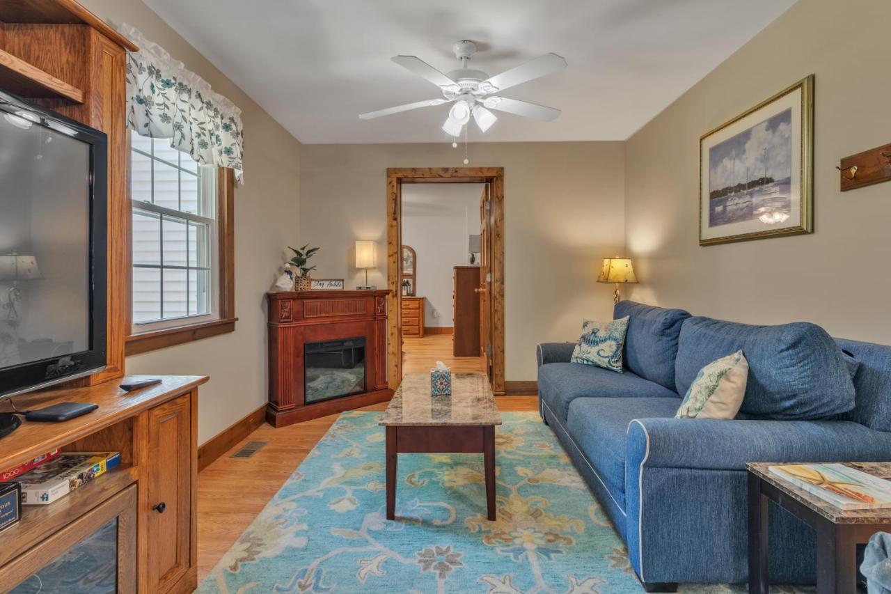 Cozy Bungalow Just Minutes From Mystic, Westerly Beaches, Boating And Casinos! Bungalow Groton Exterior photo