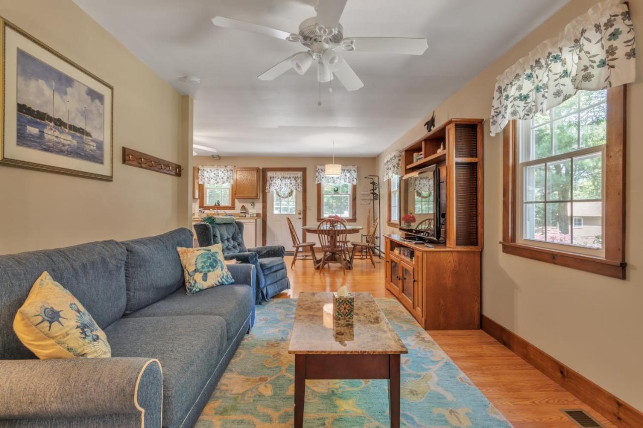 Cozy Bungalow Just Minutes From Mystic, Westerly Beaches, Boating And Casinos! Bungalow Groton Exterior photo
