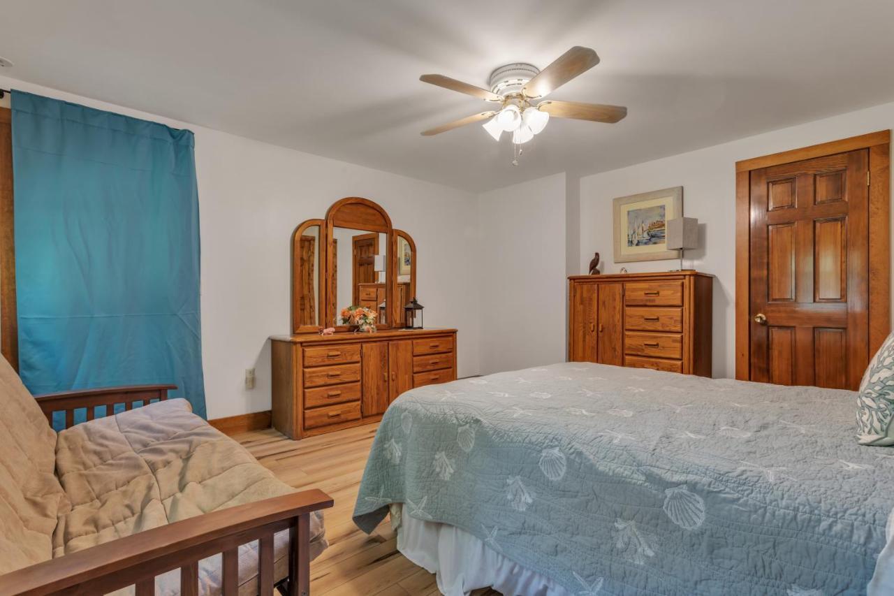 Cozy Bungalow Just Minutes From Mystic, Westerly Beaches, Boating And Casinos! Bungalow Groton Exterior photo