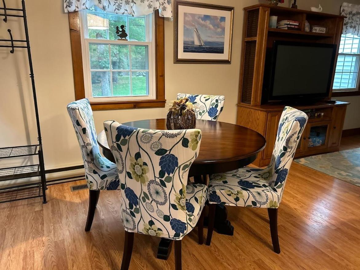 Cozy Bungalow Just Minutes From Mystic, Westerly Beaches, Boating And Casinos! Bungalow Groton Exterior photo